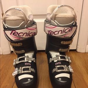 Women’s ski Boots